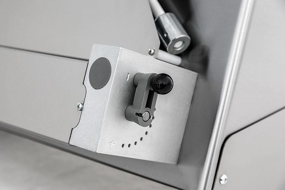 Teigausrollmaschine 2 Rollen Mit Sensorsteuerung Für Pizzen Bis 40 Cm 8 Teigausrollmaschine 2 Rollen Mit Sensorsteuerung Für Pizzen Bis 40 Cm – Bild 6